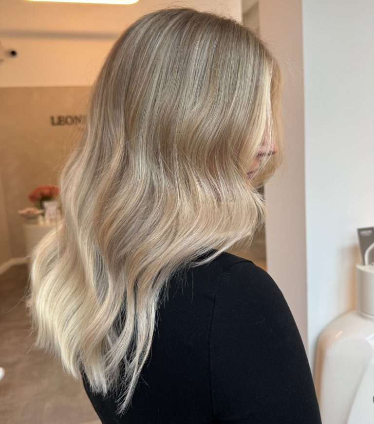 blonde Balayage in hellem blond blonde Balayage in hellem blond